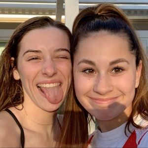 Meet your Posher, Leila